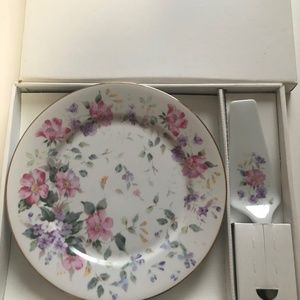 Beautiful Andrea by Sadek floral  cake plate and server